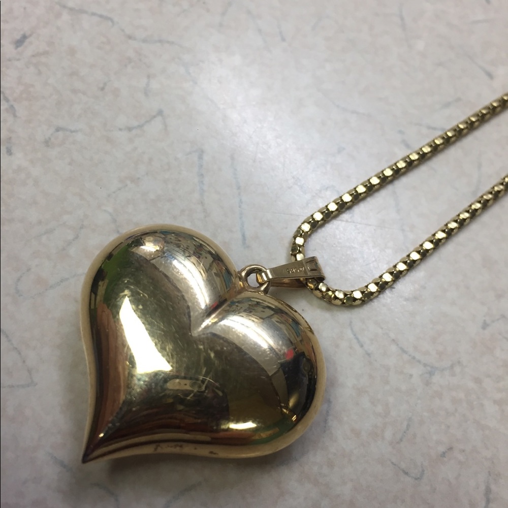 Gold heart (58.5 % gold) 15.5” chain